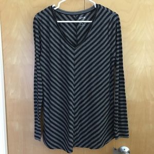 NWT long sleeve v- neck. Medium